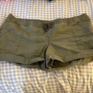 Natural Reflections Olive Cargo Shorts